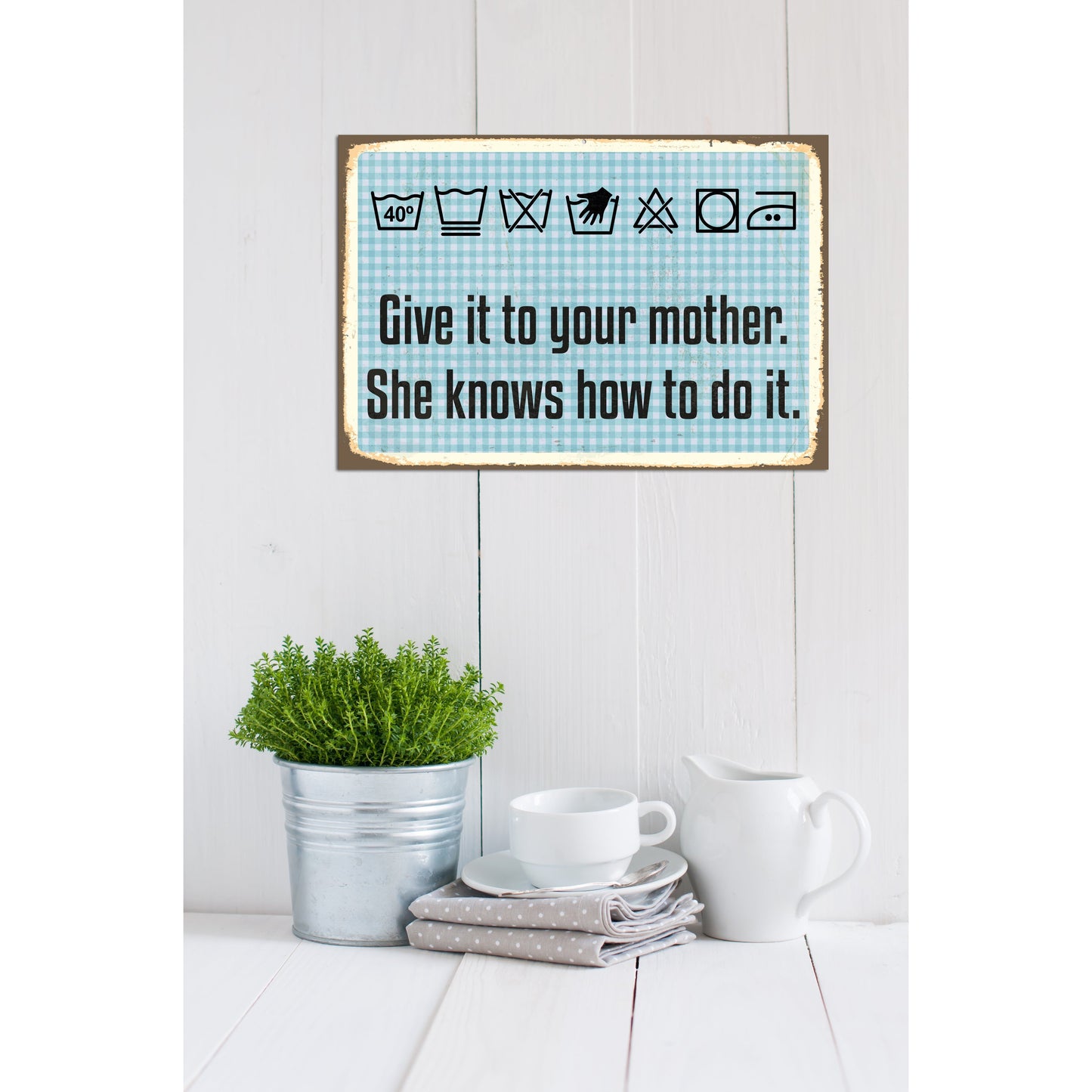 Blechschild - Give It To Your Mother. She Knows Hot To Do It. Wohnbeispiel