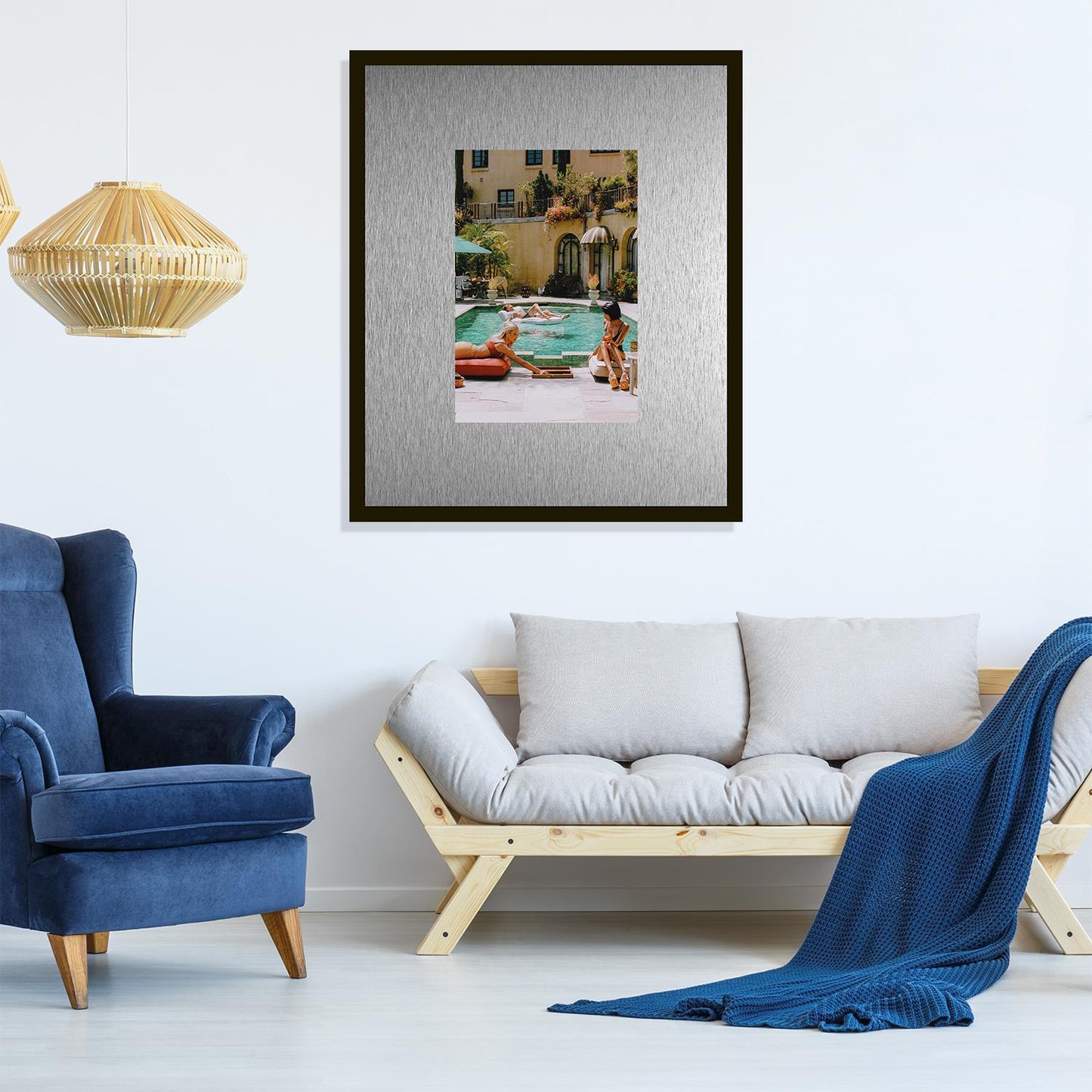 Rahmenbild mit Alupassepartout - Luxury Sunbathing at the pool