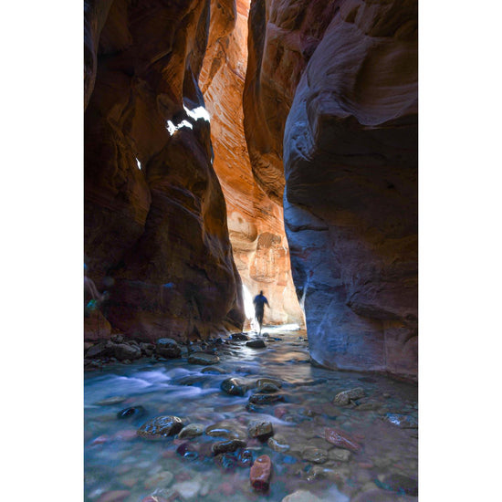Queen Kerosin Acrylglasbild - MAN IN THE NARROWS ZION NATIONAL PARK