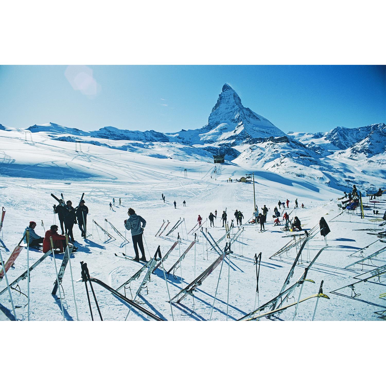 Slim Aarons - Zermatt Skiing