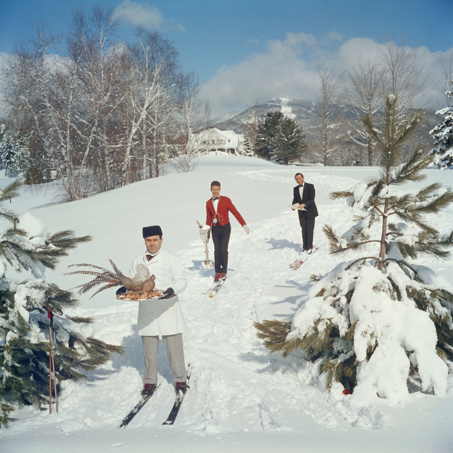 Slim Aarons - Skiing Waiters